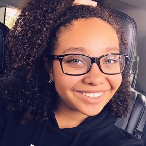 Meet your Posher, Ella